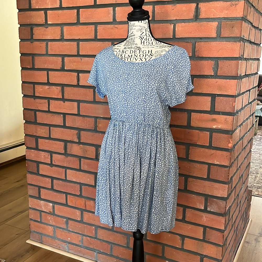 Teen floral dress with elastic waist like new condition